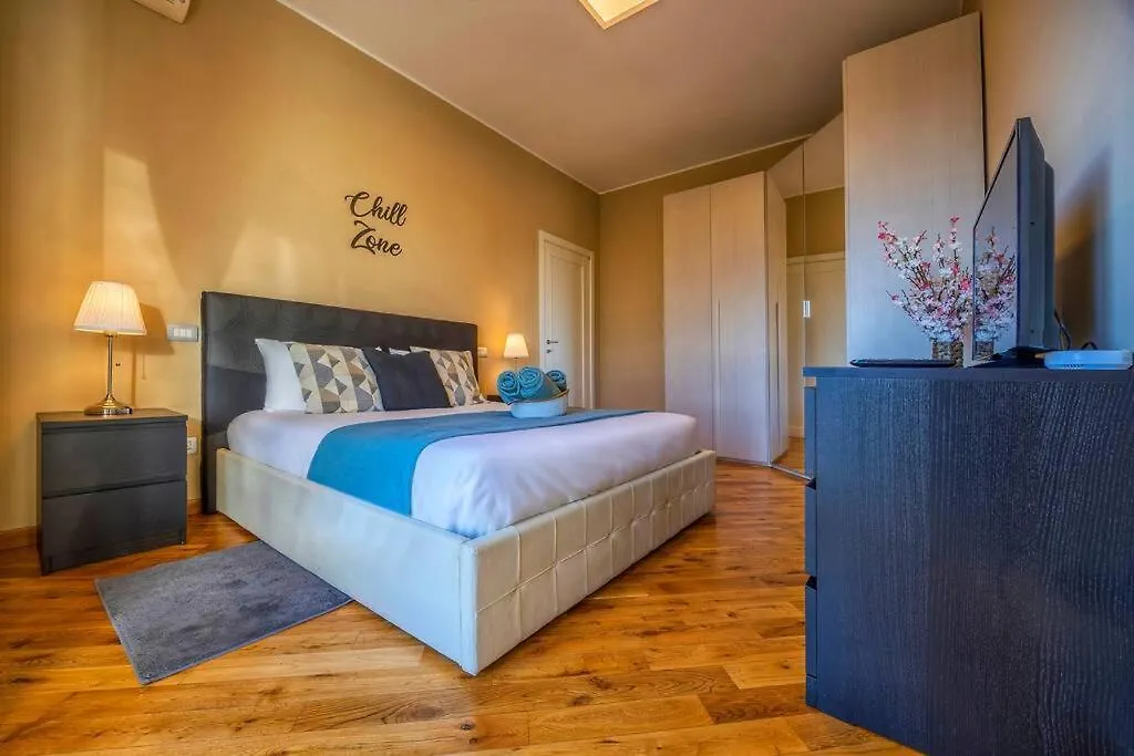 Appartement Sunny & Updated Flat With Panoramic City View 50M From M4 Stop Milaan