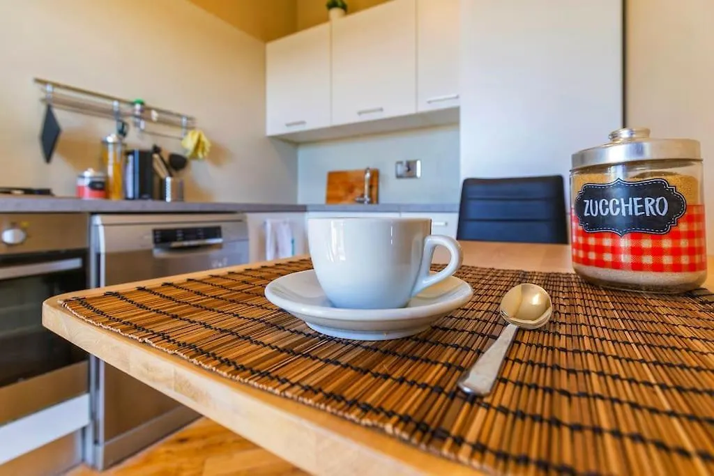 Appartement Sunny & Updated Flat With Panoramic City View 50M From M4 Stop Milaan