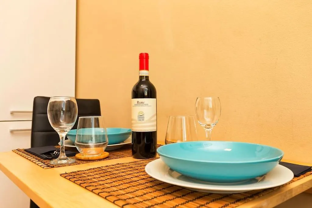 Sunny & Updated Flat With Panoramic City View 50M From M4 Stop Milaan
